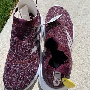 Adidas burgundy/ mauve BNWT size 8 shoes